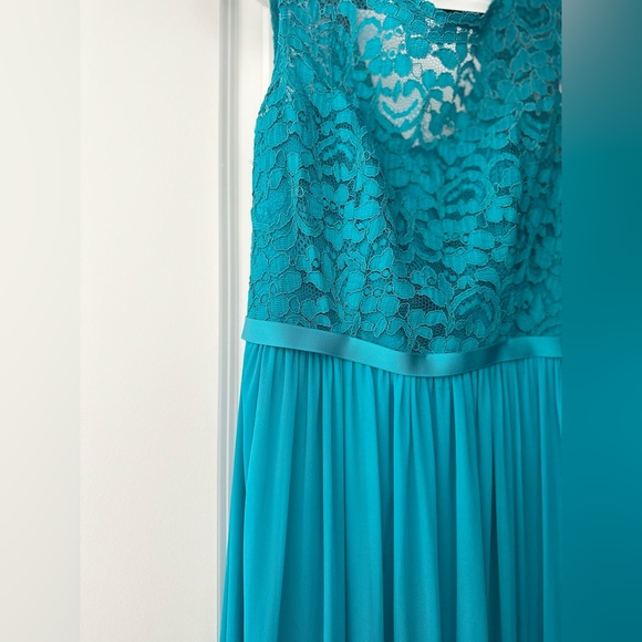 Beautiful long lace prom / bridesmaid dress in Oasis - Size 4 - Picture 2 of 3
